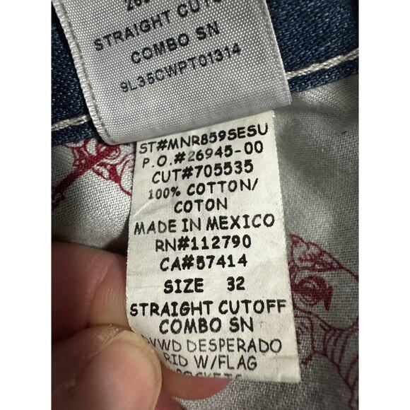 True Religion Straight Cut Cutoff Jorts Size 32 Flag Pocket Distressed - Picture 6 of 6